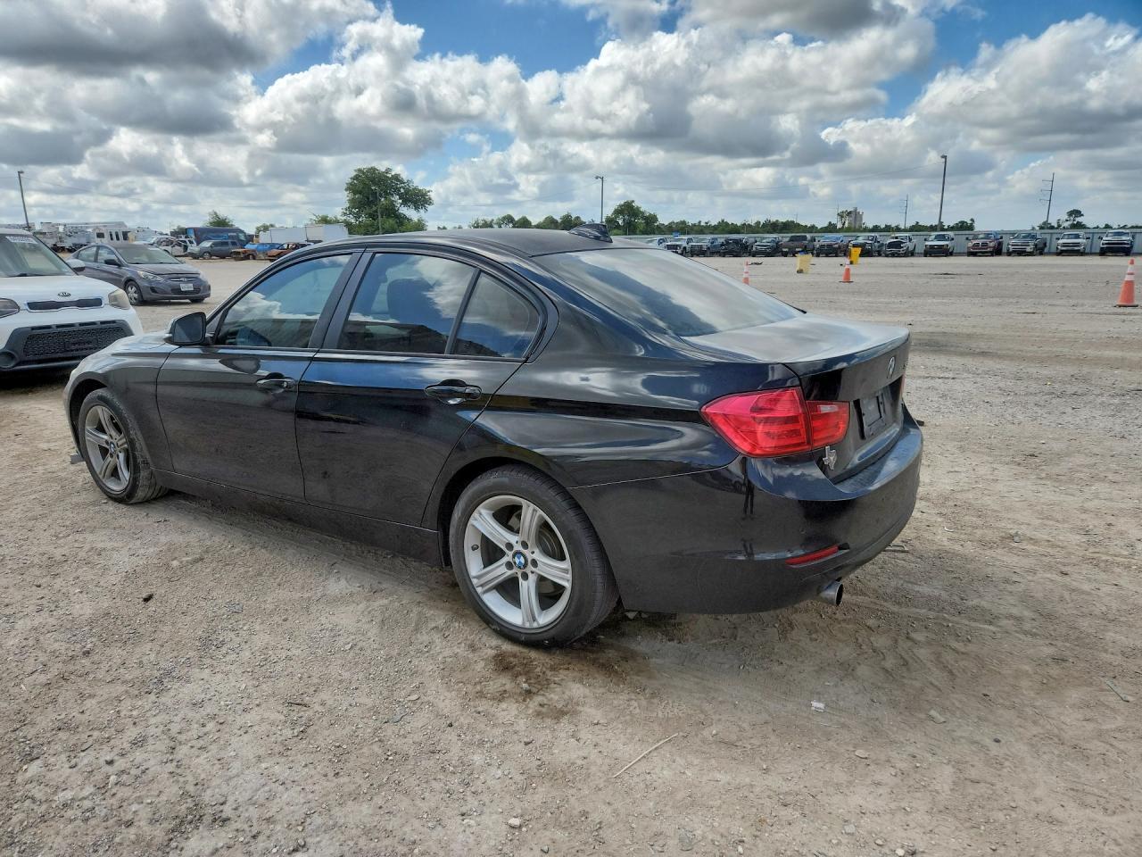 2014 BMW 320 I - zdjęcie 2