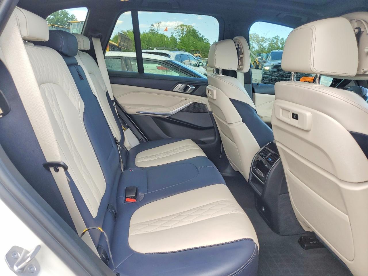 2022 BMW X5 M50I - zdjęcie 11