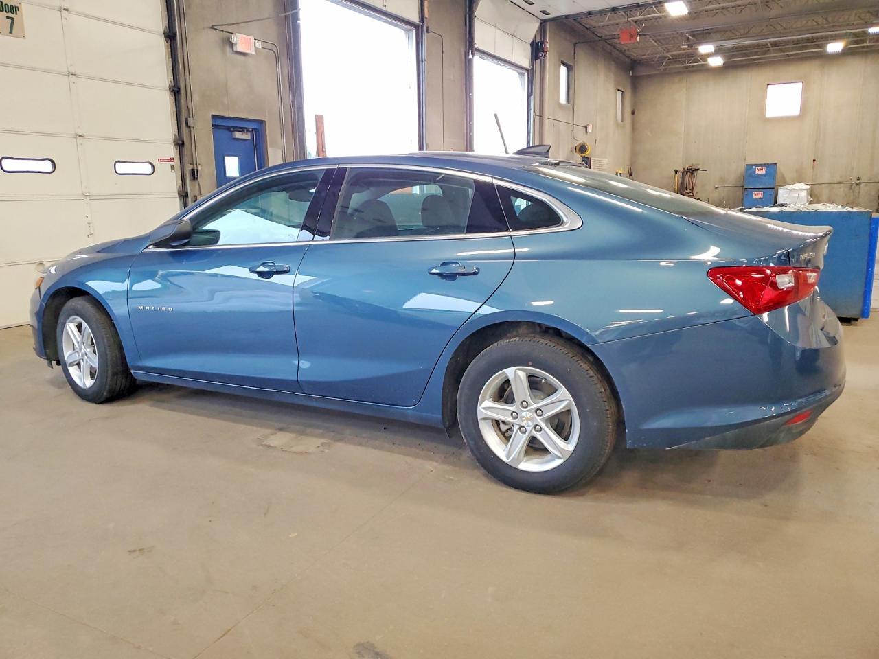 2025 Chevrolet Malibu Ls - zdjęcie 2