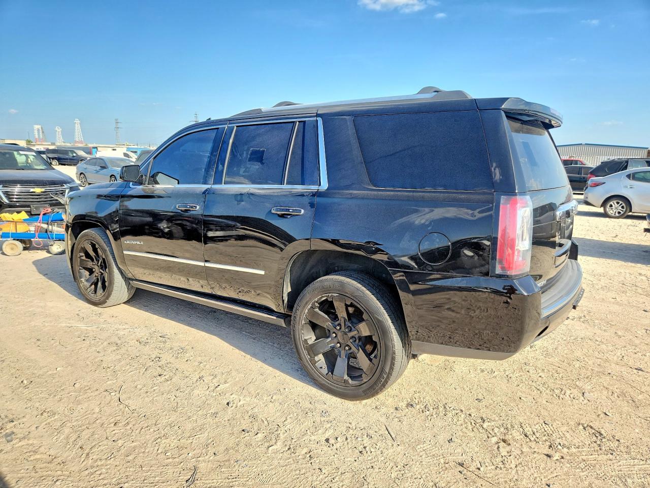 2016 GMC Yukon Denali - zdjęcie 2