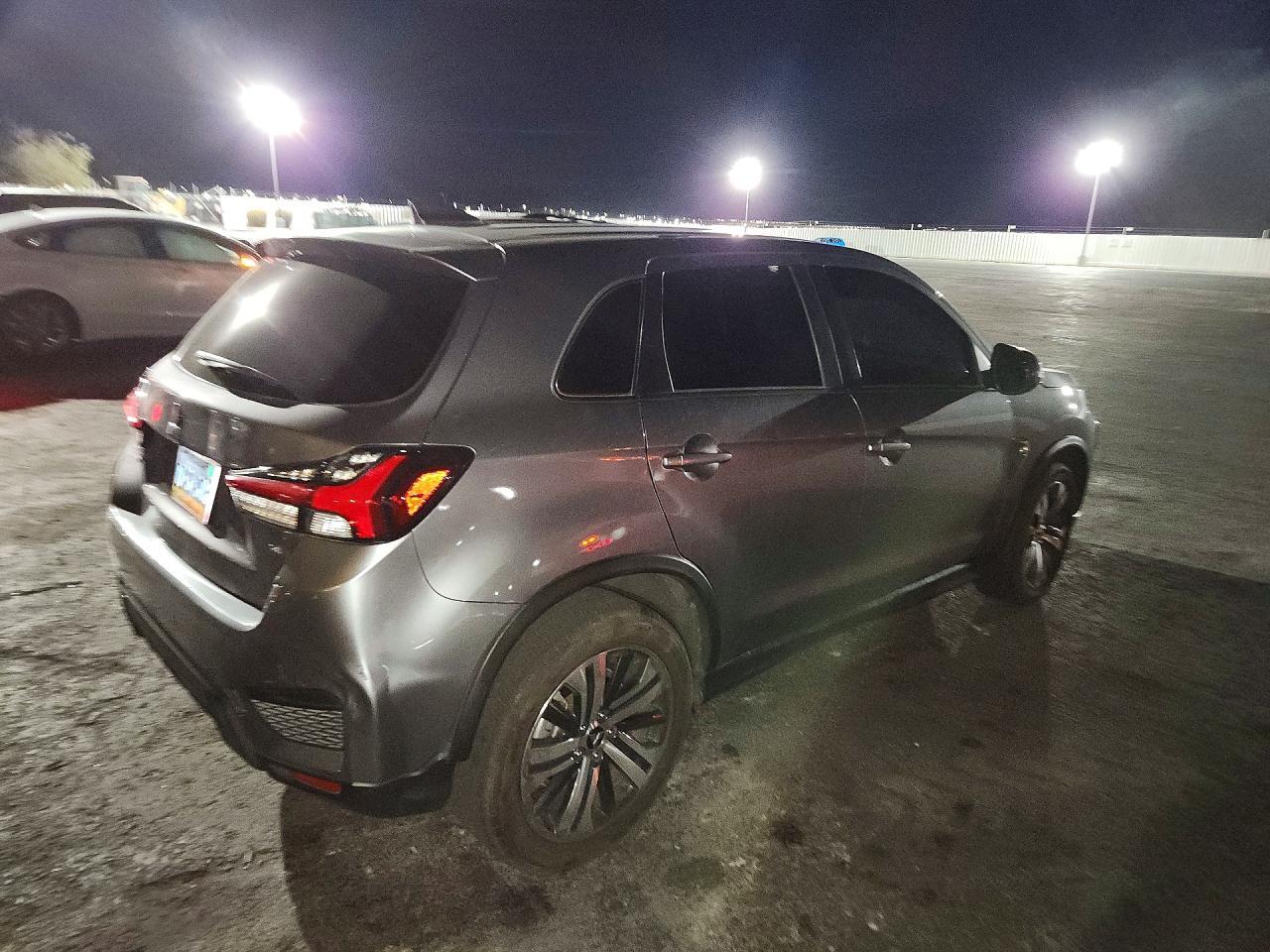 2020 Mitsubishi Outlander Sport Es - zdjęcie 3