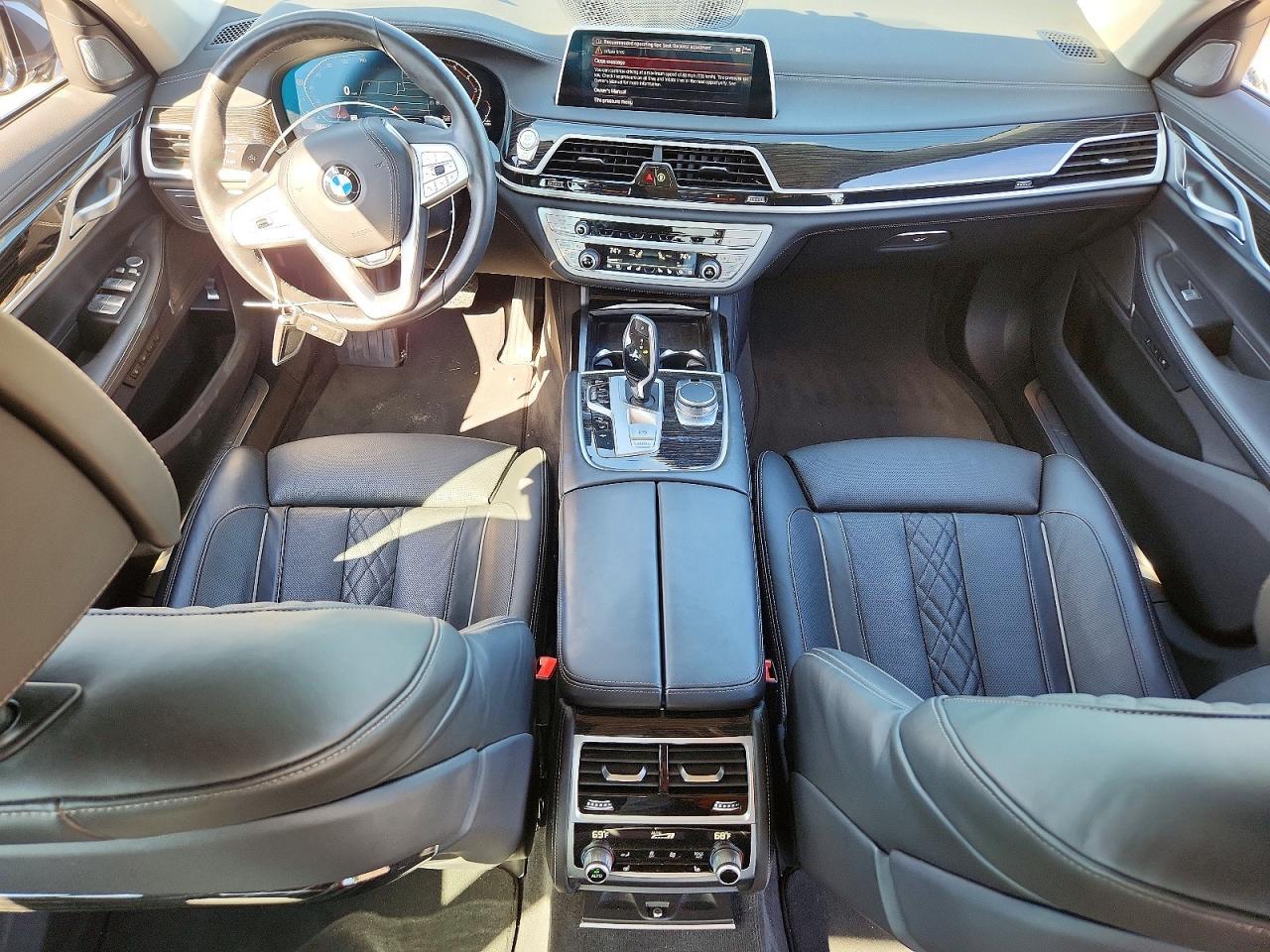 2021 BMW Seria 7 740i - zdjęcie 8