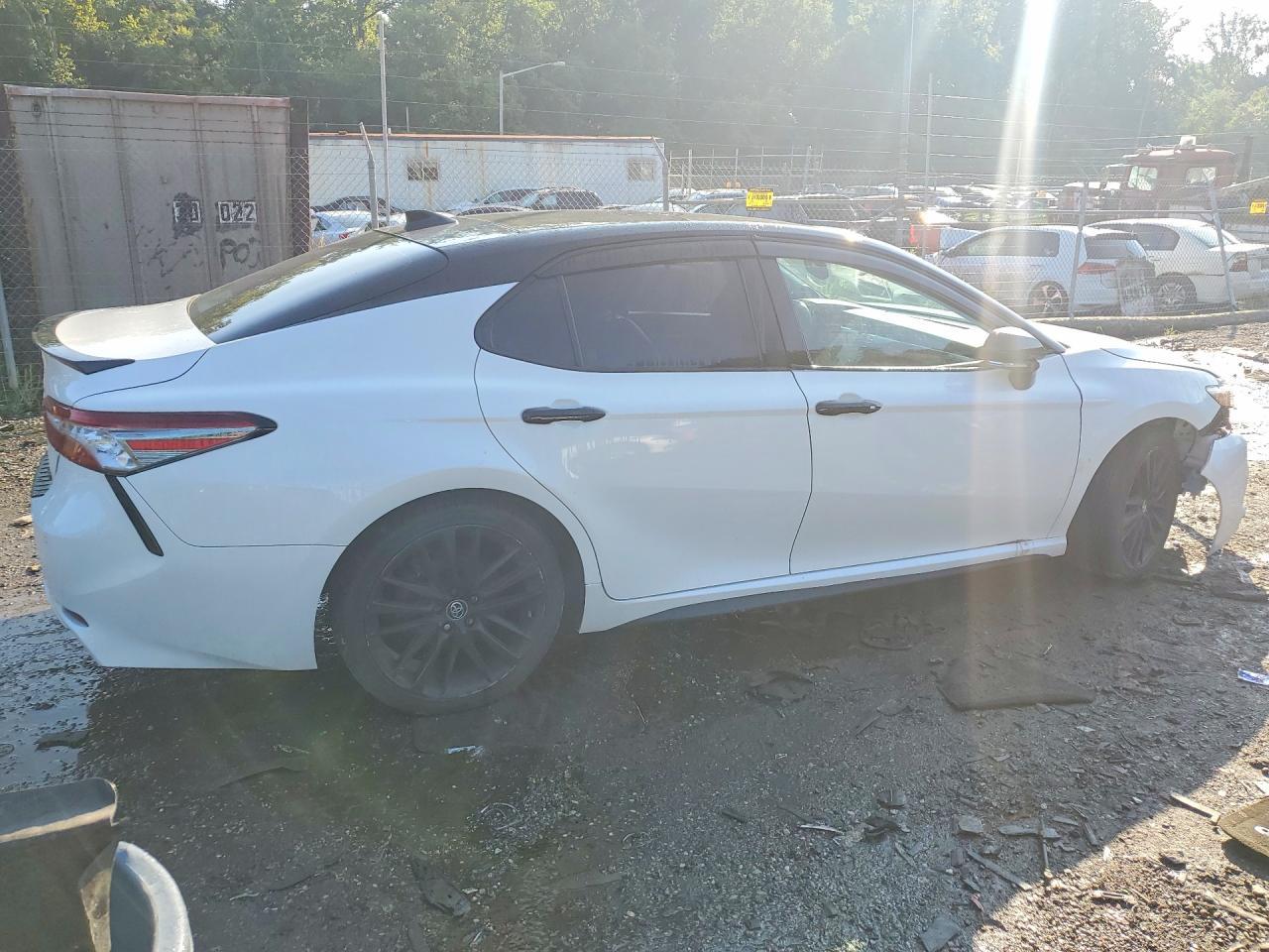 2019 Toyota Camry Xse - zdjęcie 3