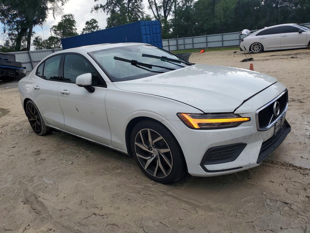 2020 Volvo S60 T5 Momentum - zdjęcie 4