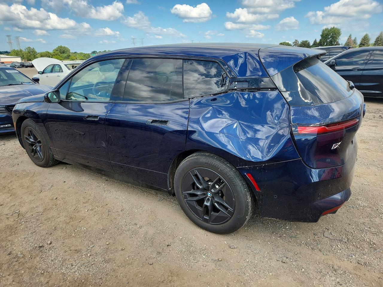 2026 BMW Ix xDrive60 - zdjęcie 2
