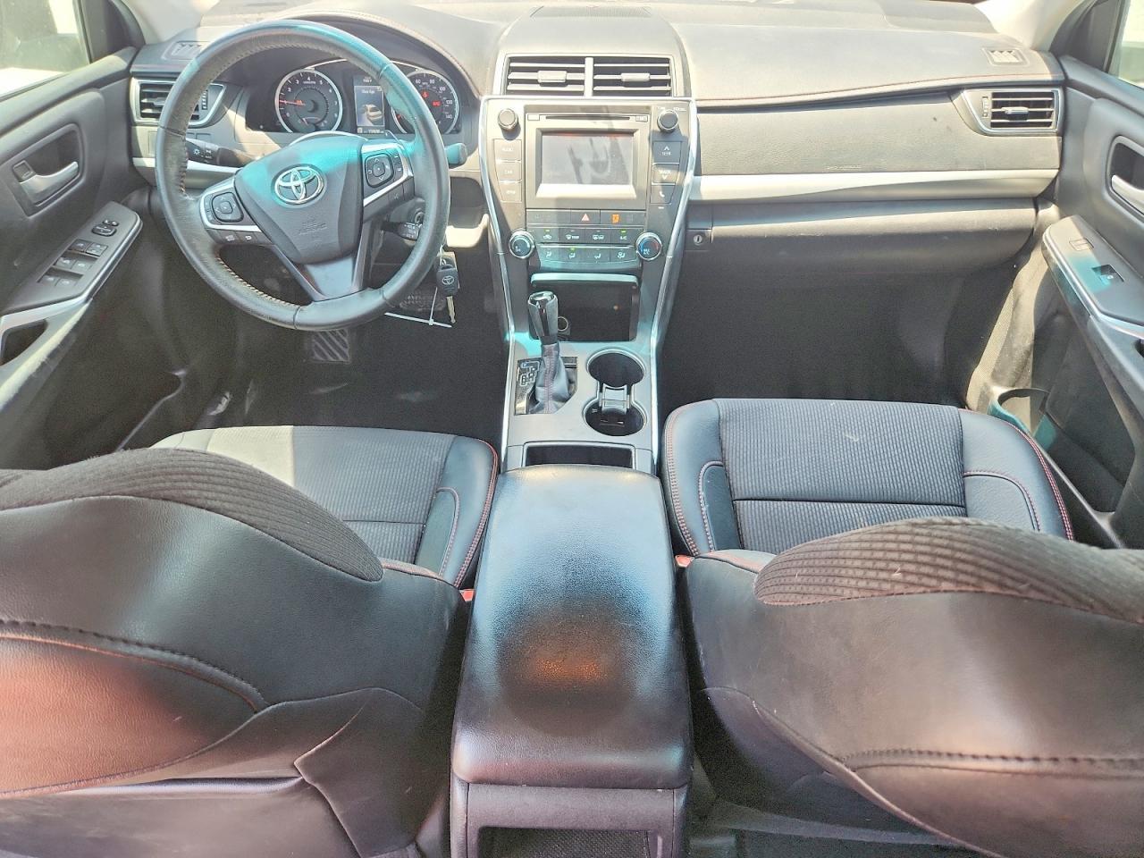 2016 Toyota Camry Se - zdjęcie 8