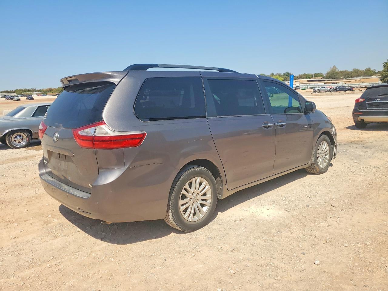 2017 Toyota Sienna Xle 8-Passenger - zdjęcie 3