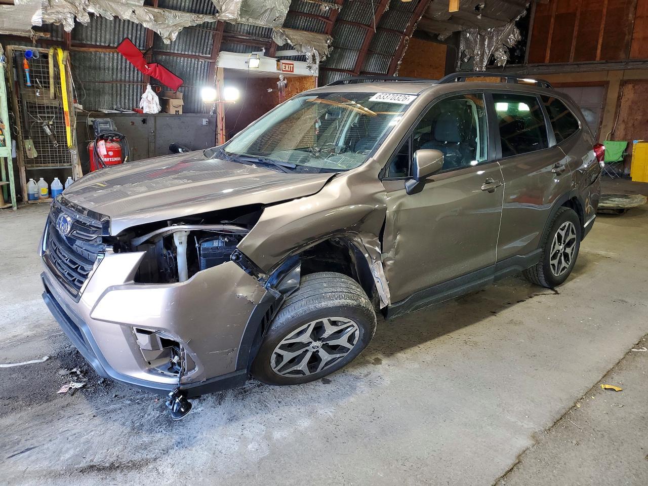 2022 Subaru Forester Premium - zdjęcie główne