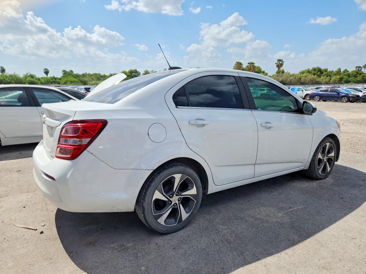 2017 Chevrolet Sonic Premier - zdjęcie 3