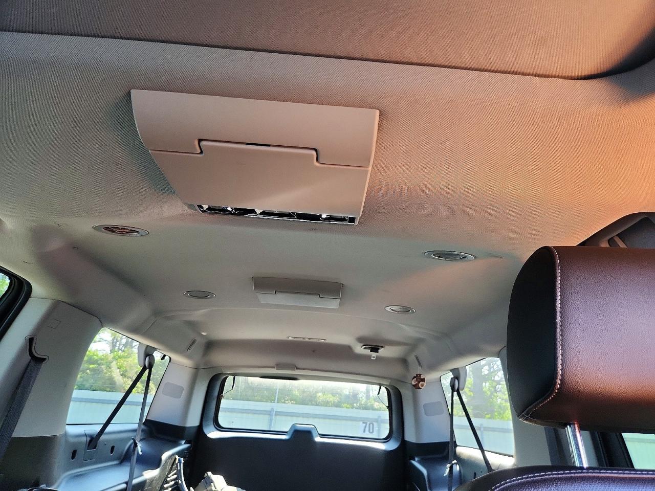 2019 Chevrolet Suburban K1500 Premier - zdjęcie 10