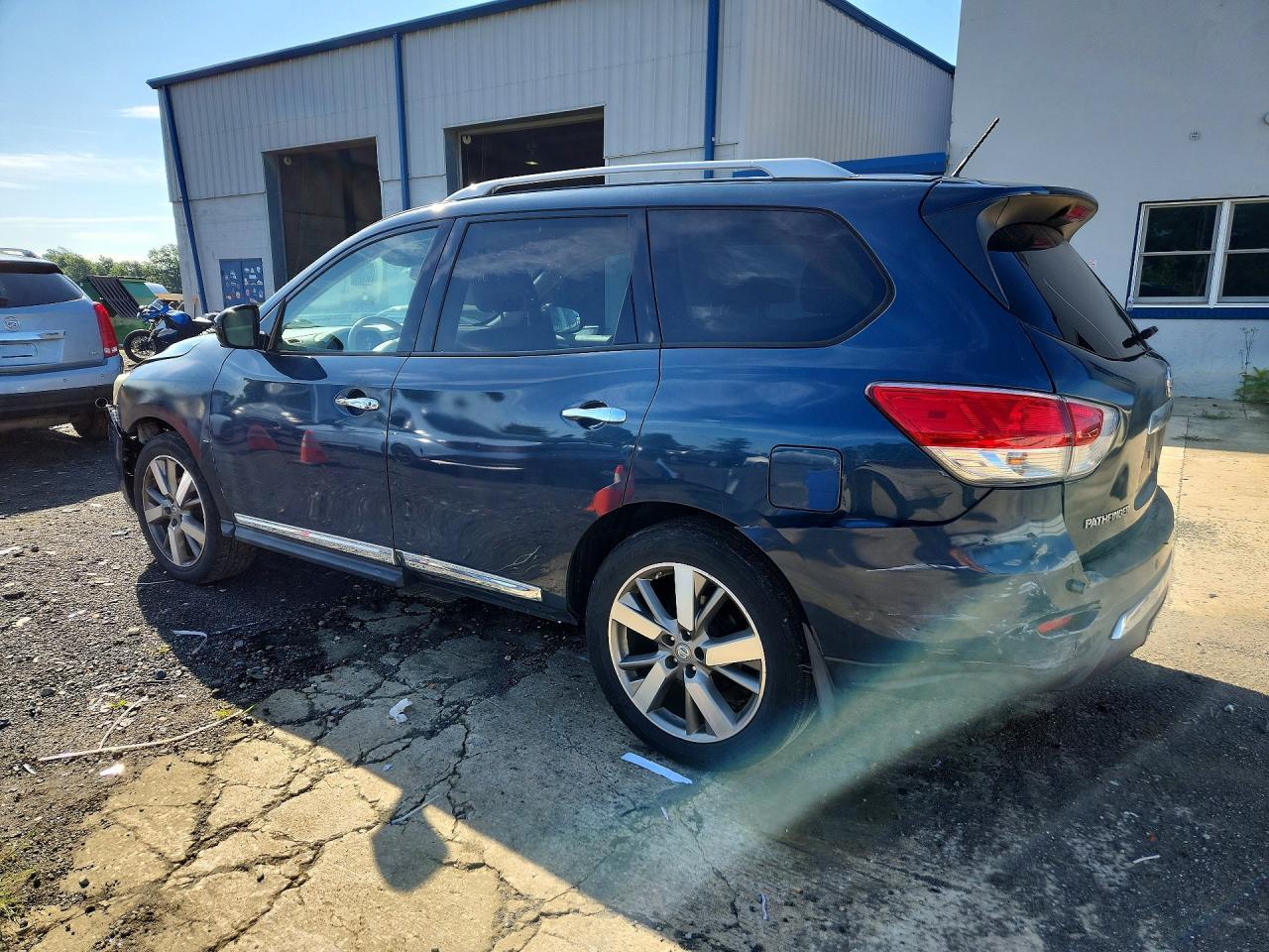 2014 Nissan Pathfinder Platinum - zdjęcie 2
