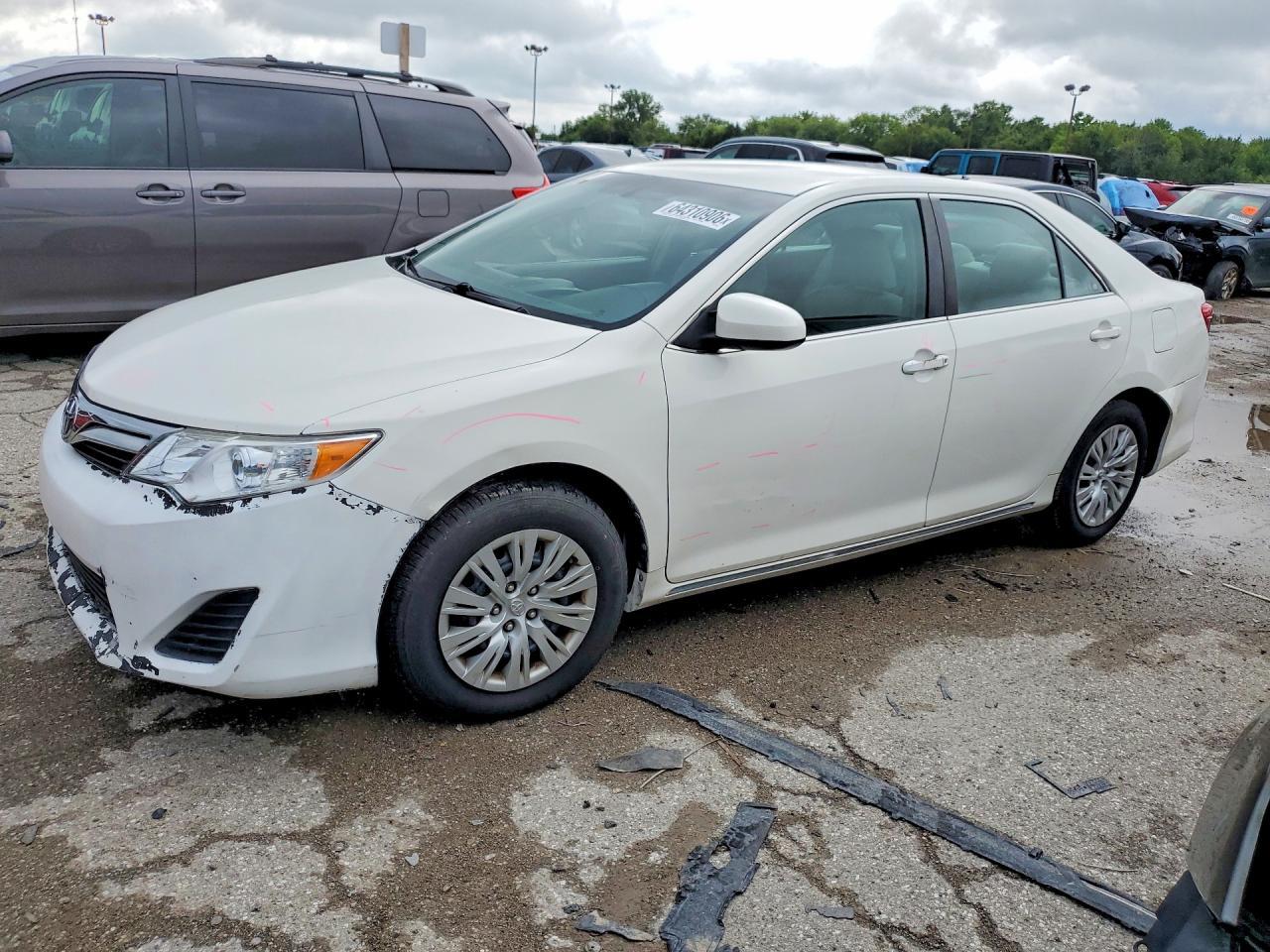 2013 Toyota Camry Le - zdjęcie główne