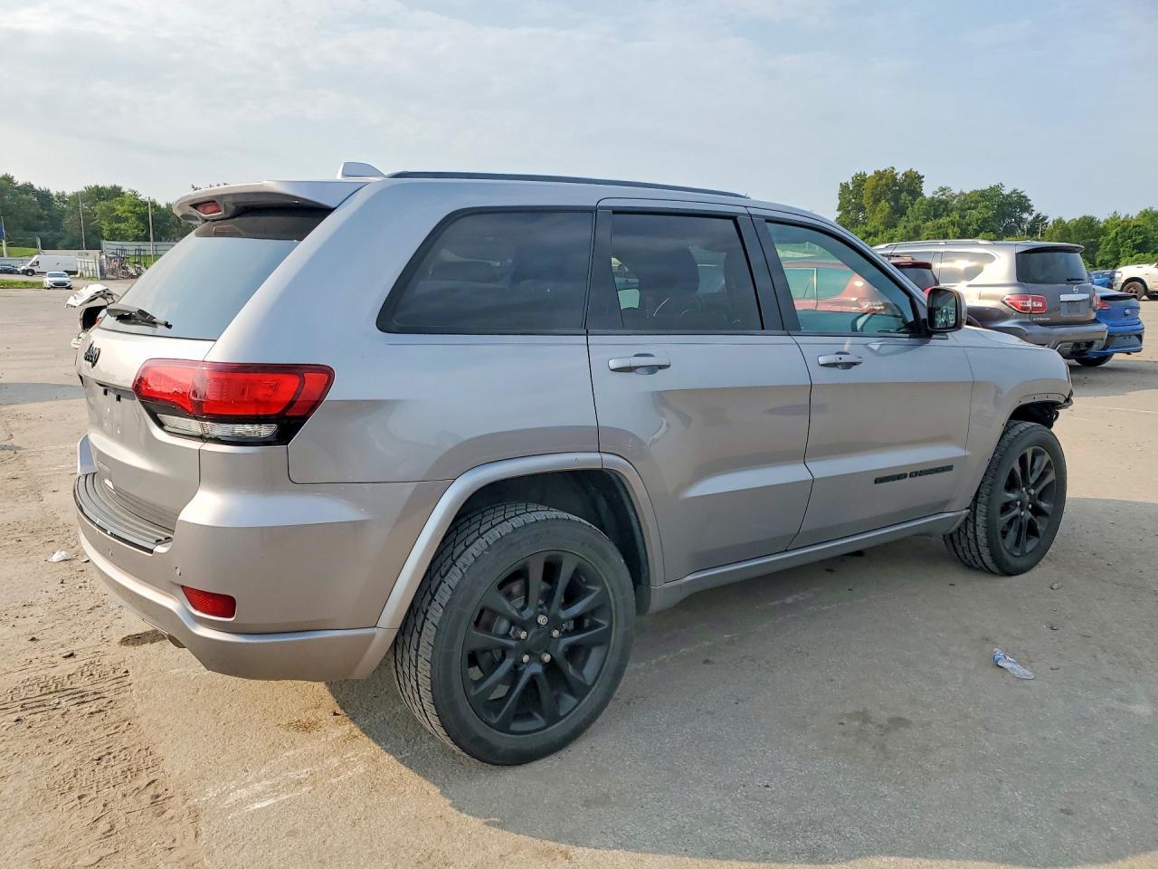 2018 Jeep Grand Cherokee Laredo - zdjęcie 3