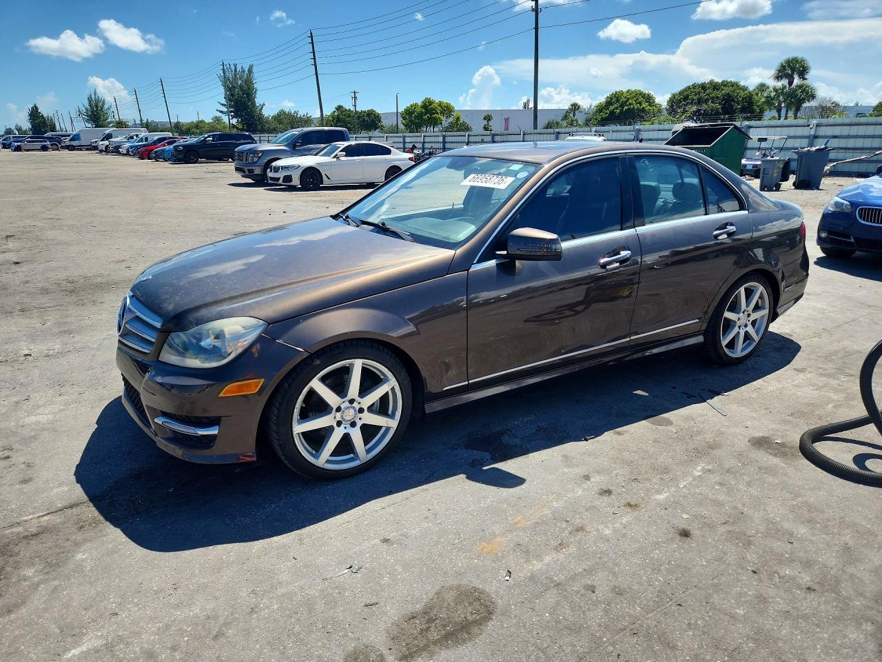 2013 Mercedes-Benz C 250 - zdjęcie główne