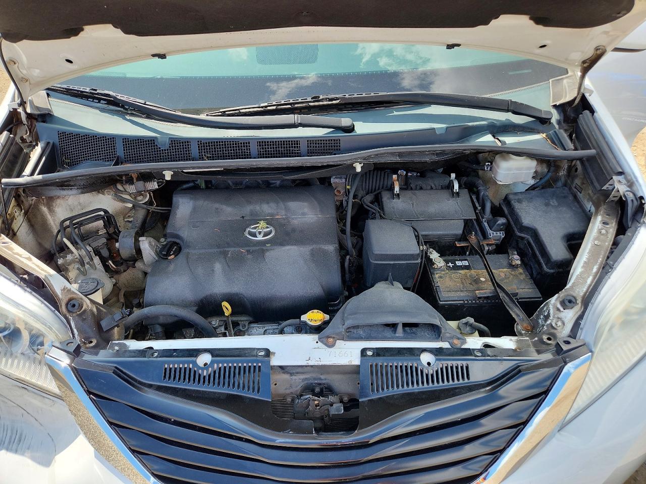 2014 Toyota Sienna Le - zdjęcie 12
