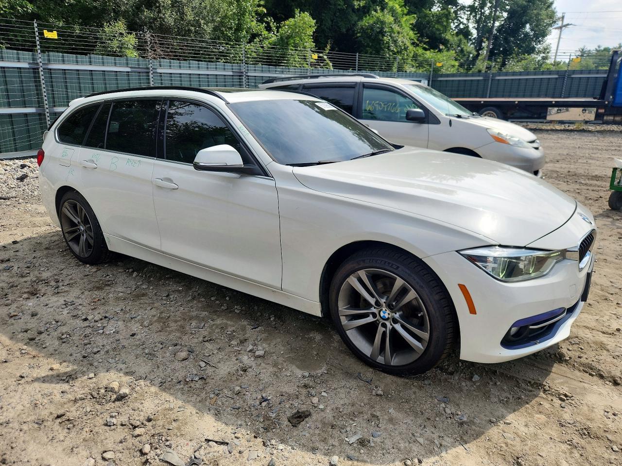 2018 BMW Seria 3 330i - zdjęcie 4