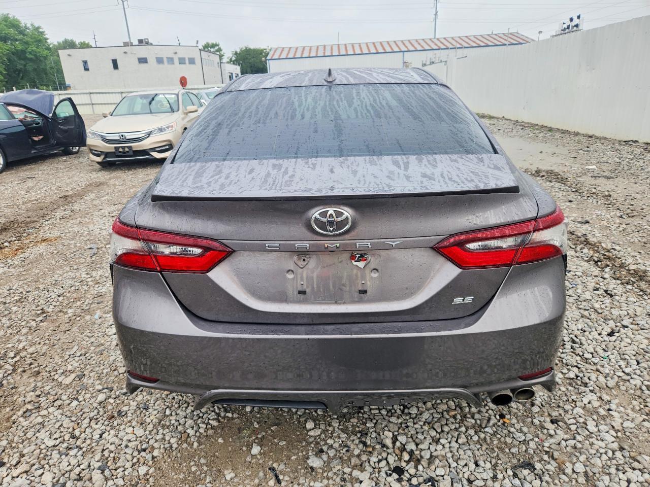 2021 Toyota Camry Se - zdjęcie 6