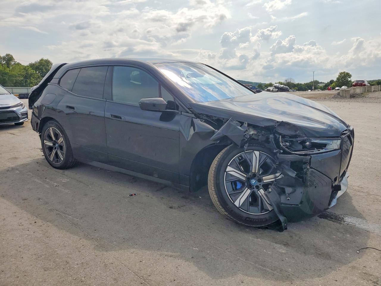 2024 BMW Ix xDrive50 - zdjęcie 4
