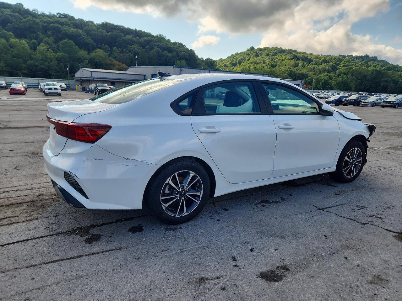 2024 Kia Forte Lxs - zdjęcie 3