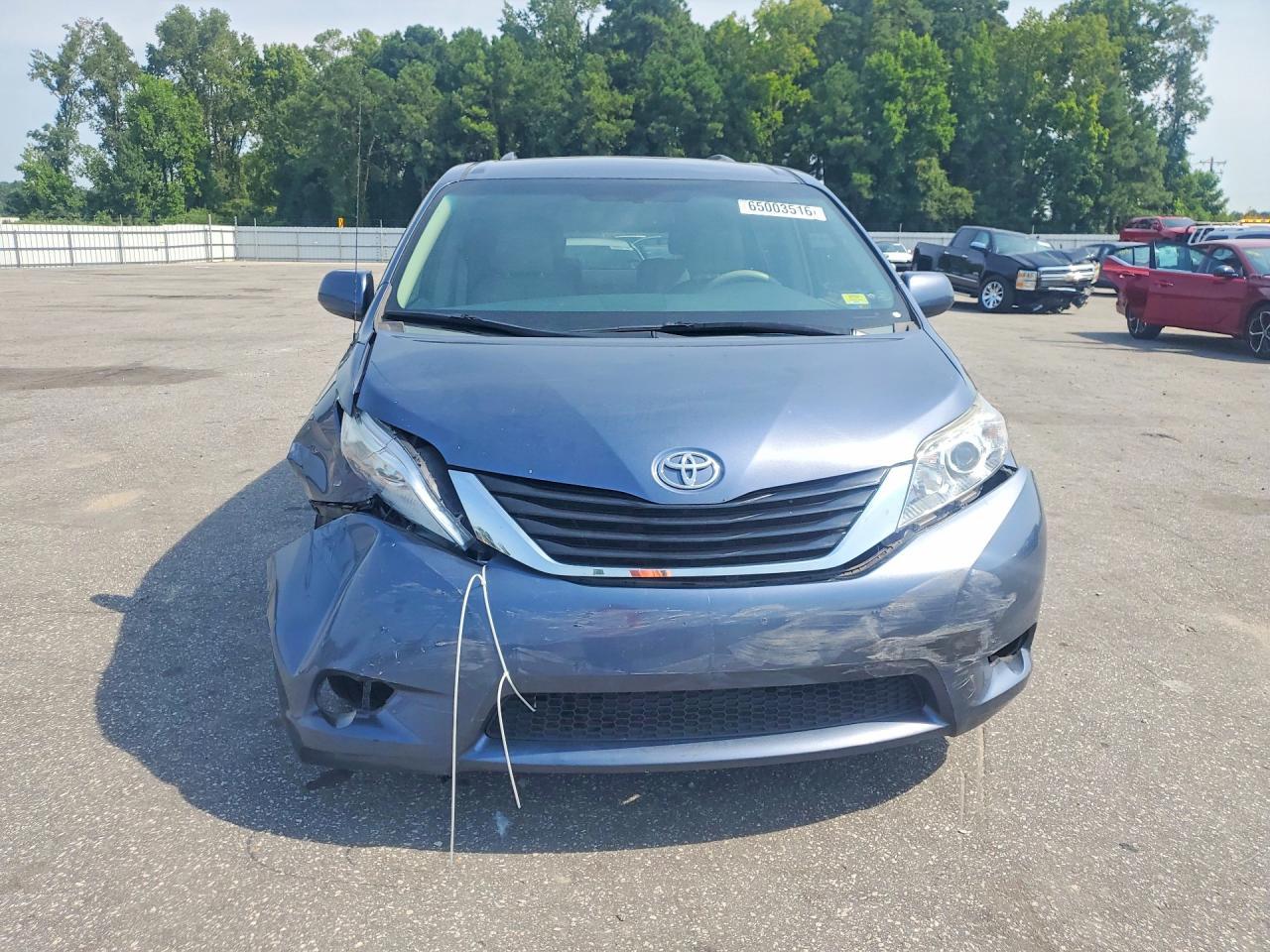 2014 Toyota Sienna Le - zdjęcie 5