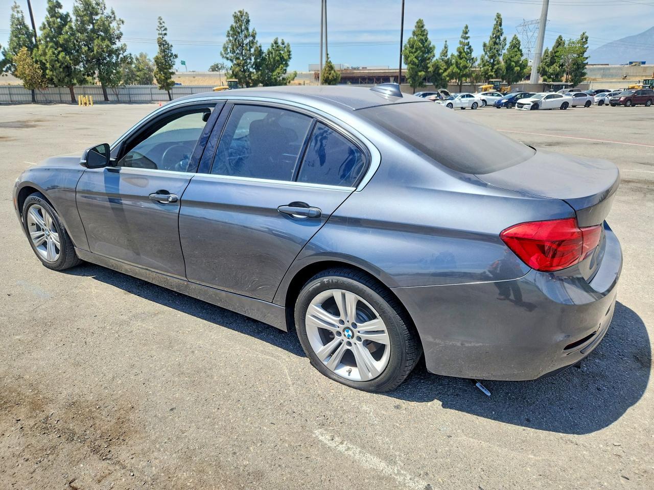 2018 BMW 330 I - zdjęcie 2
