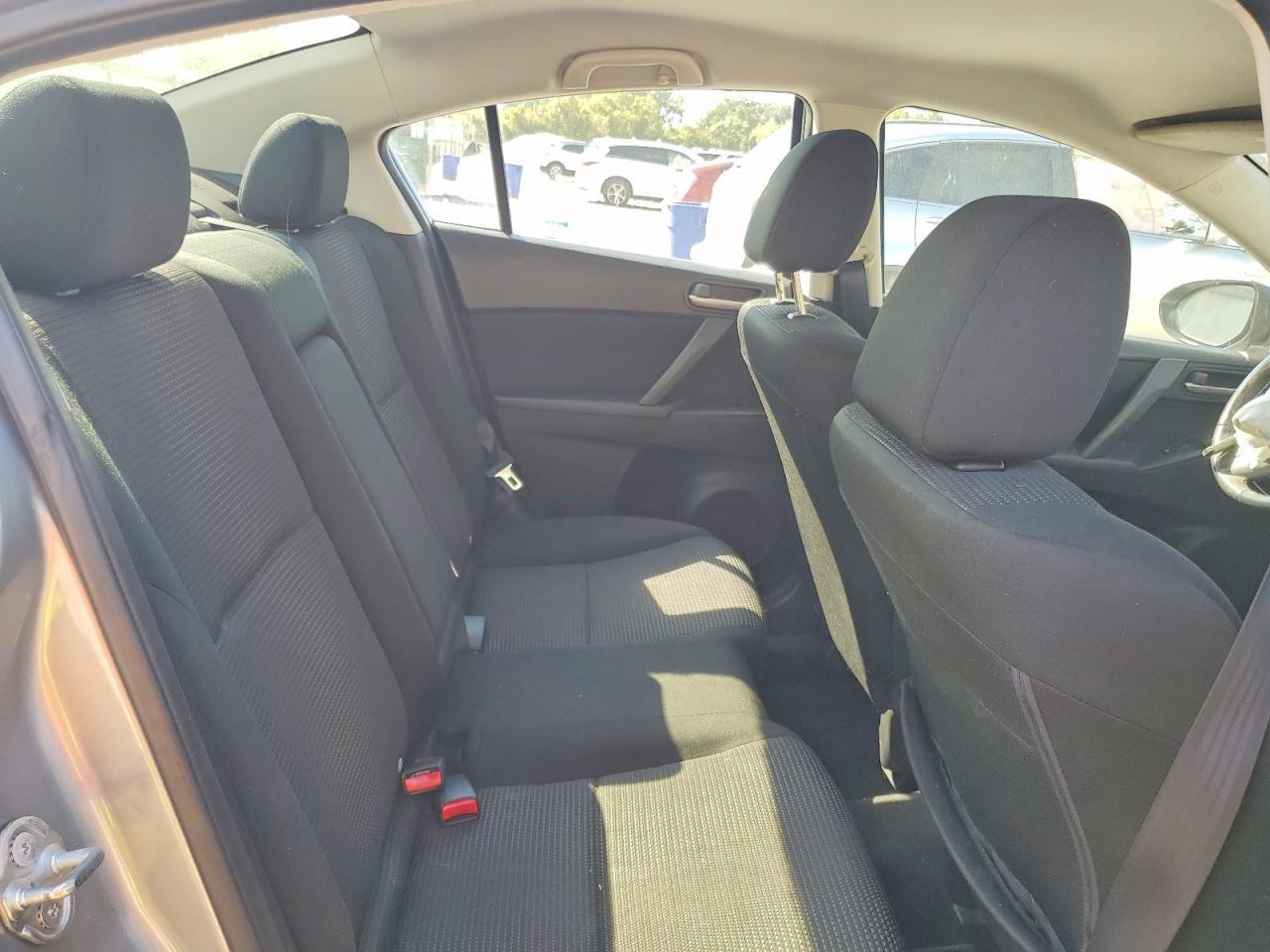 2013 Mazda 3 I - zdjęcie 10