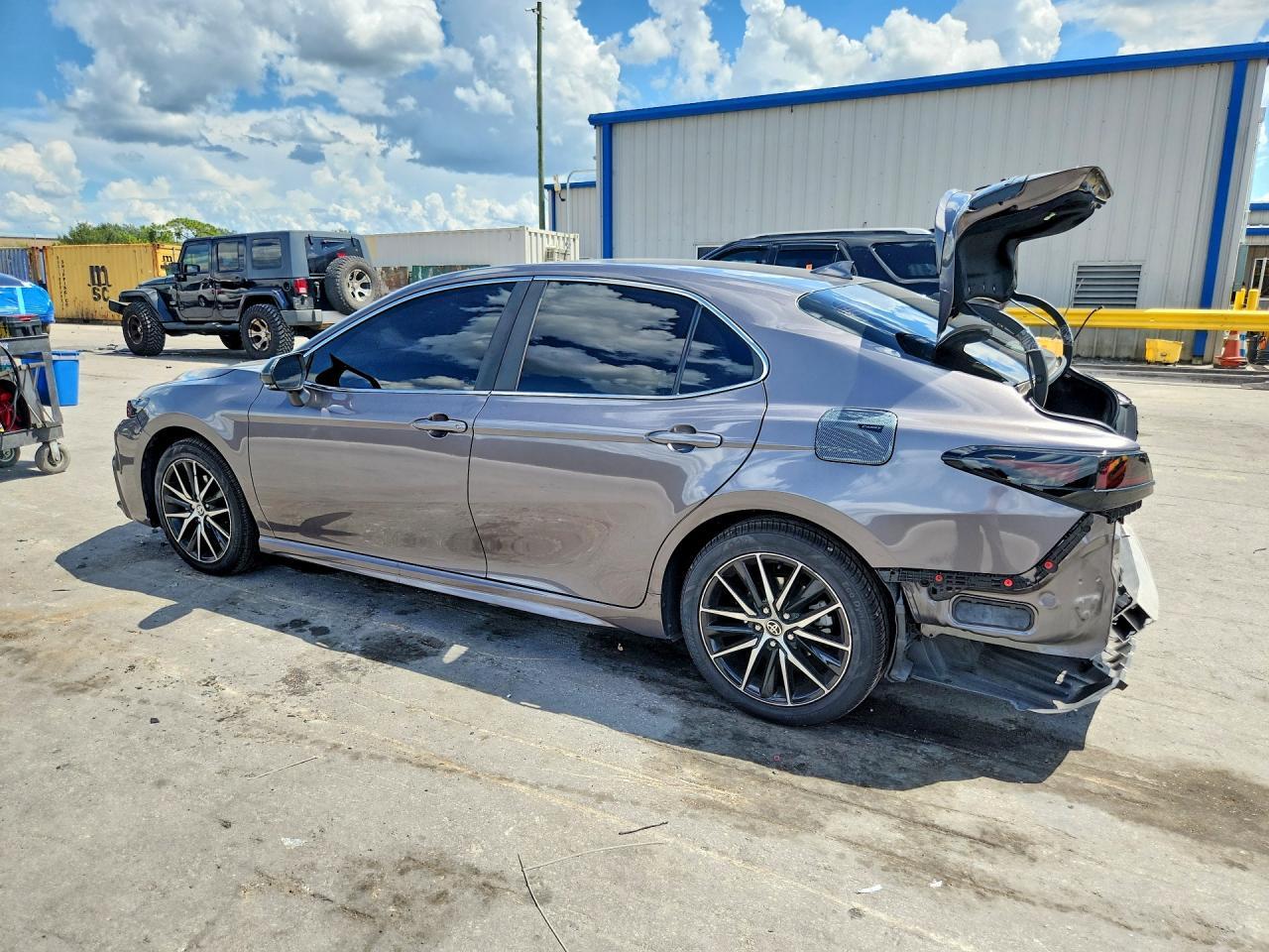 2023 Toyota Camry Se - zdjęcie 2