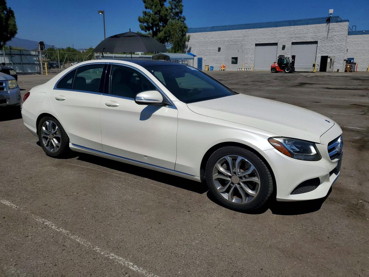 2015 Mercedes-Benz C 300 - zdjęcie 4