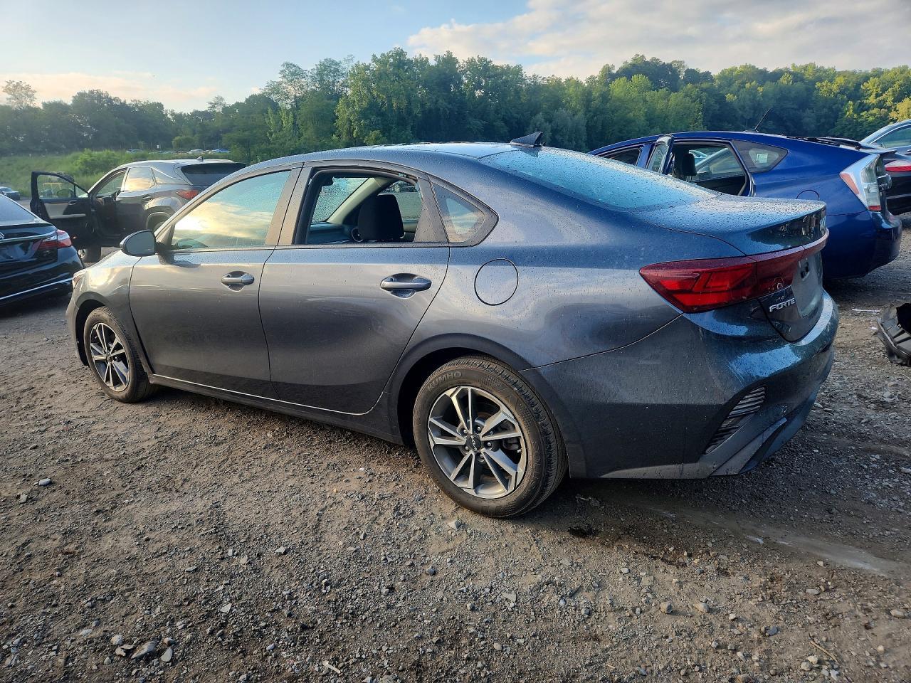 2024 Kia Forte Lxs - zdjęcie 2