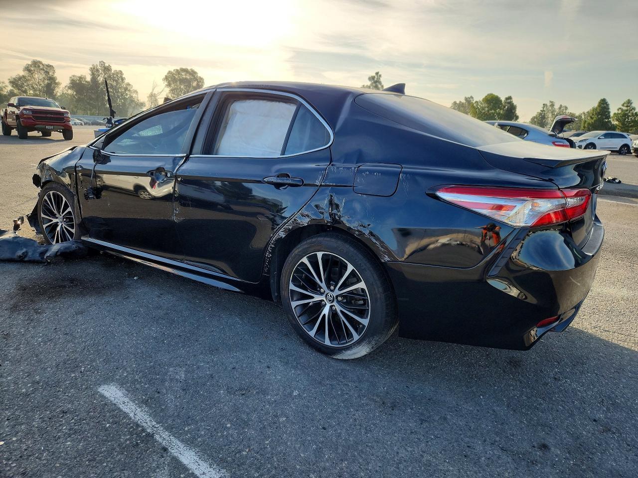2019 Toyota Camry Se - zdjęcie 2
