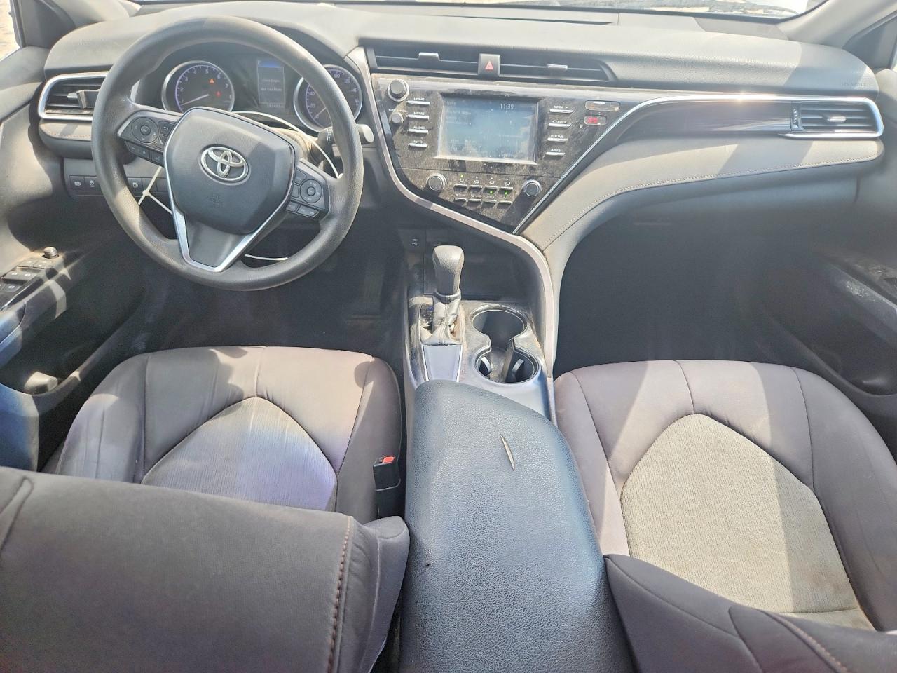 2018 Toyota Camry Le - zdjęcie 8