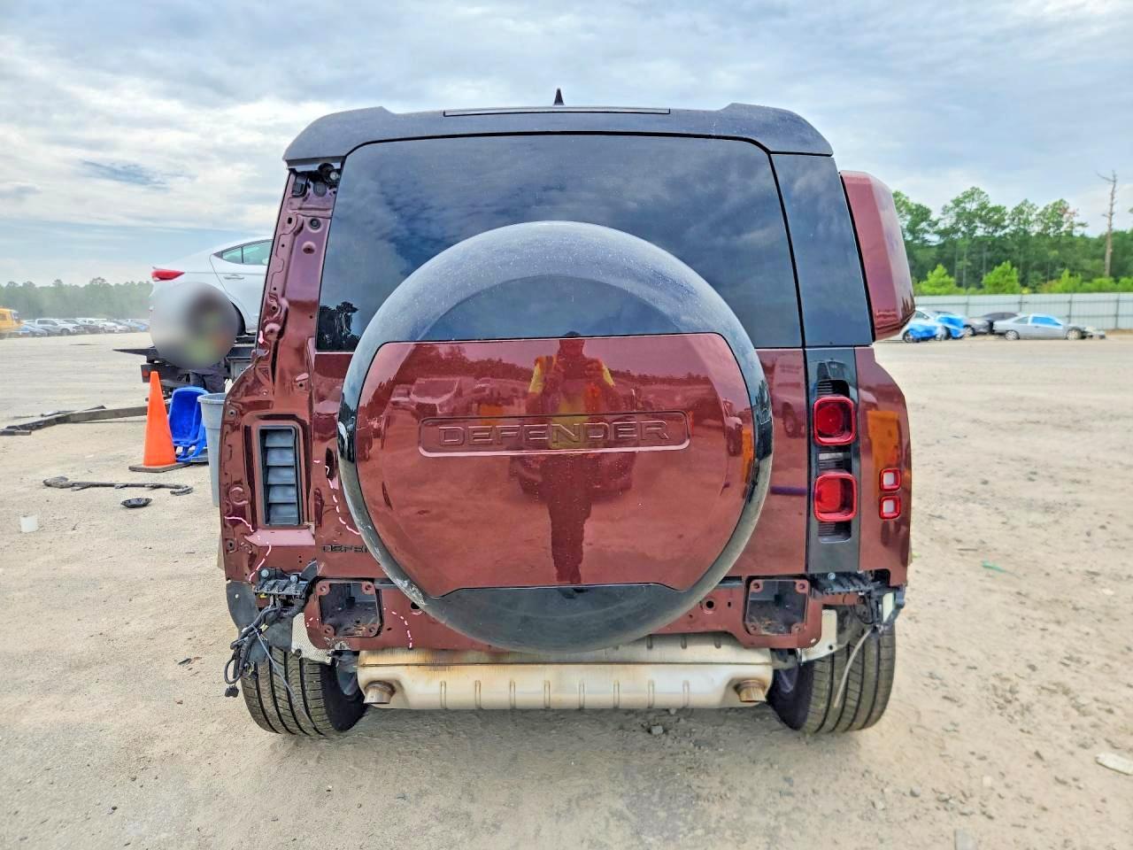 2025 Land Rover Defender 110 Sedona Red - zdjęcie 6