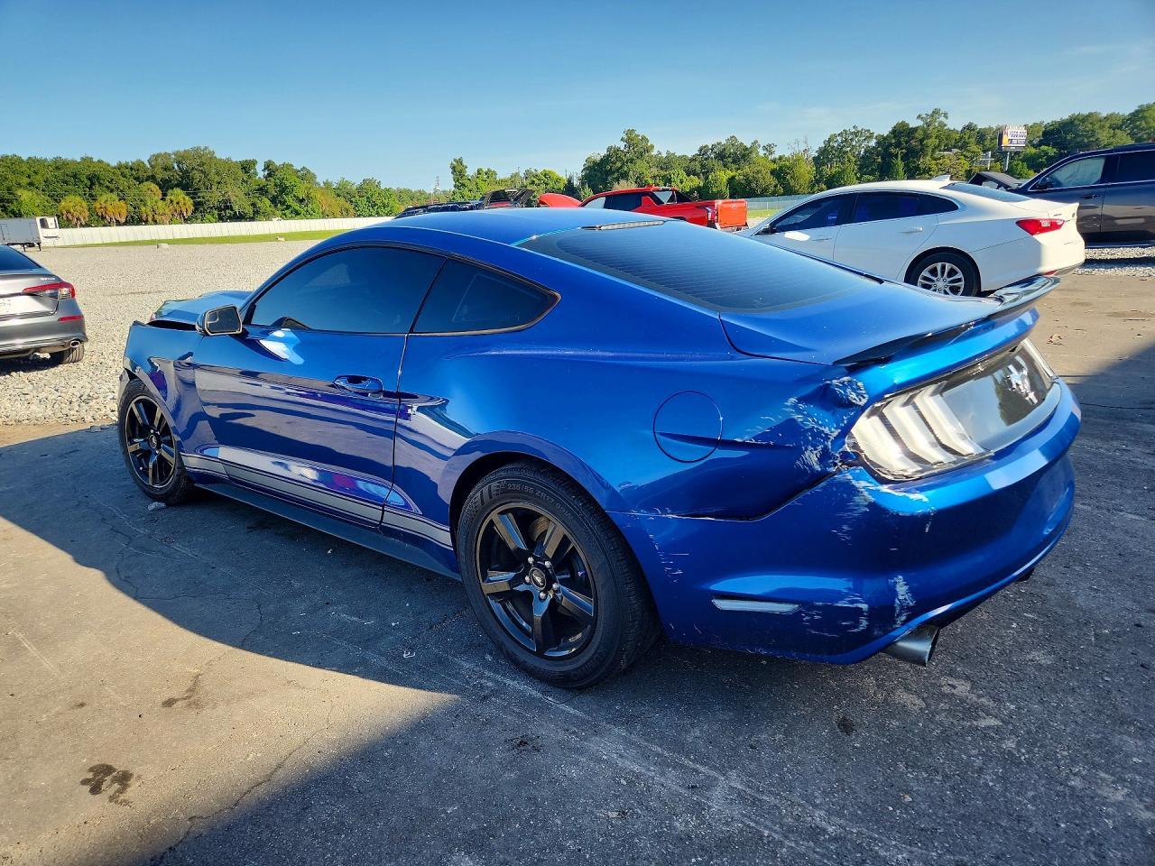 2017 Ford Mustang - zdjęcie 2