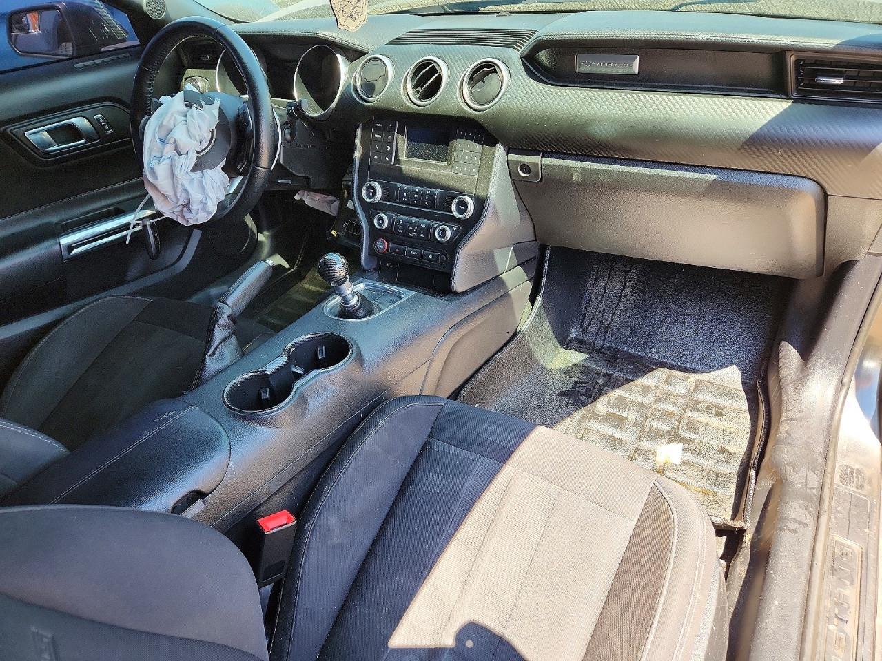 2019 Ford Mustang - zdjęcie 8