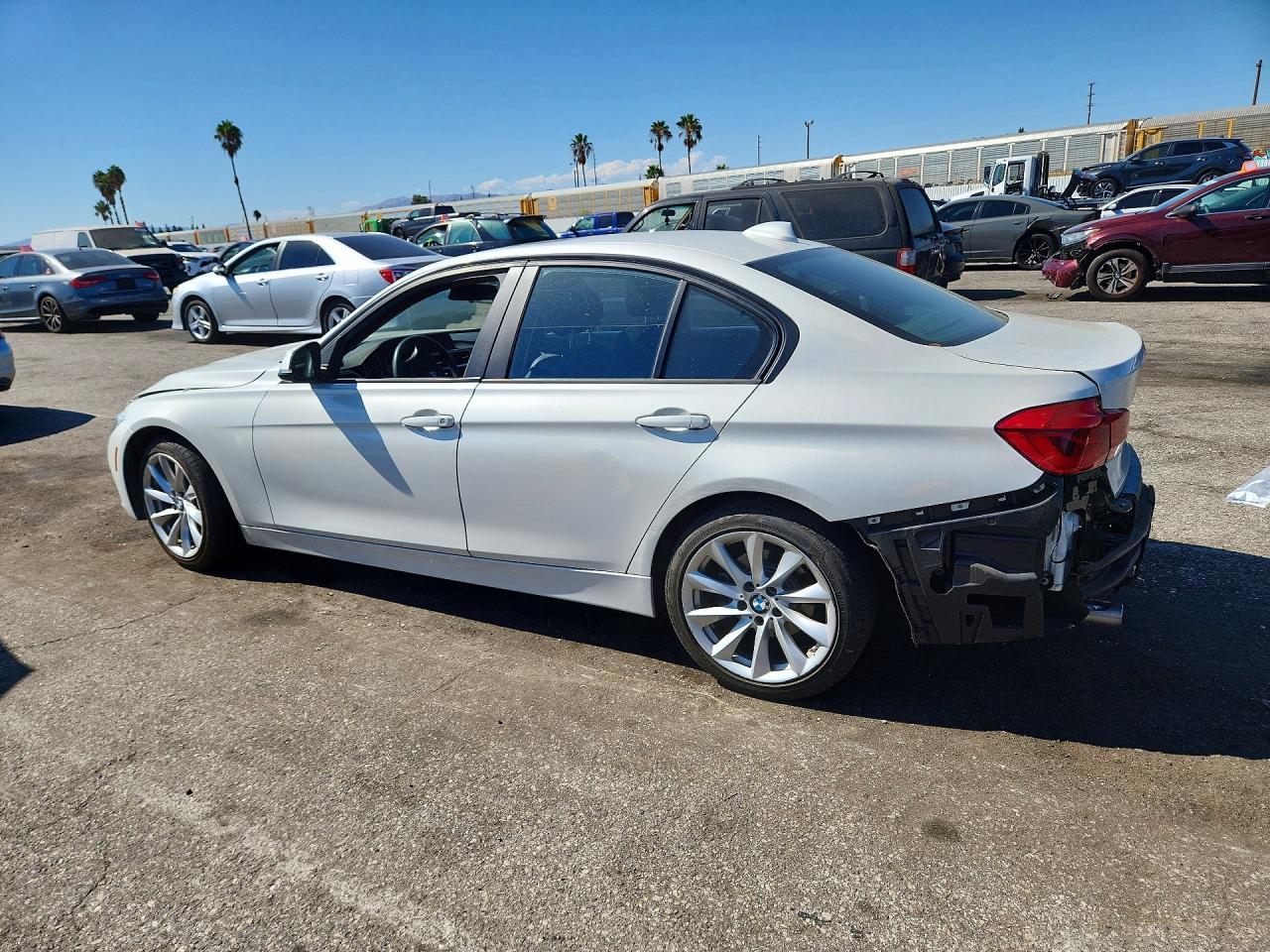 2018 BMW 320 I - zdjęcie 2
