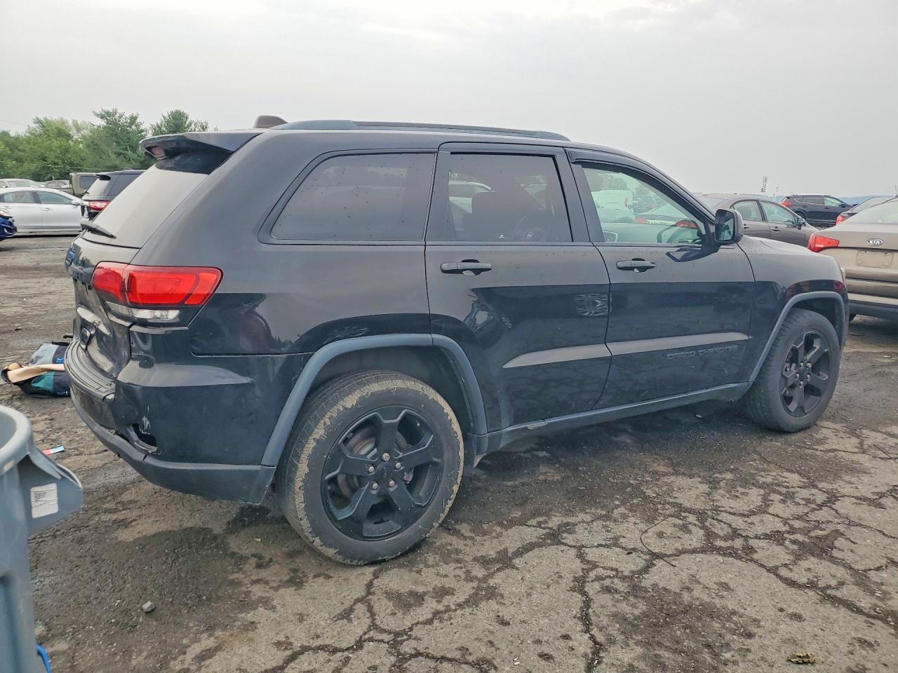 2019 Jeep Grand Cherokee Laredo - zdjęcie 3