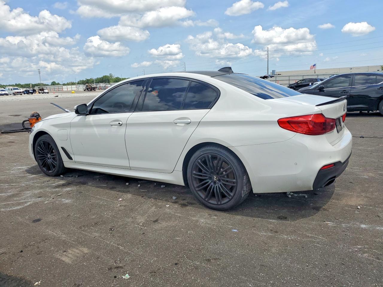 2019 BMW 530E - zdjęcie 2