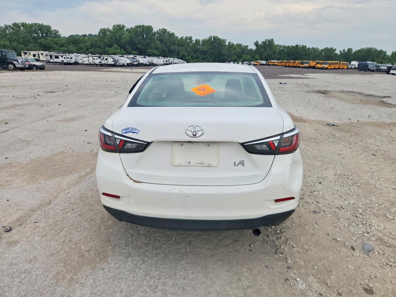 2018 Toyota Yaris Ia Base - zdjęcie 6