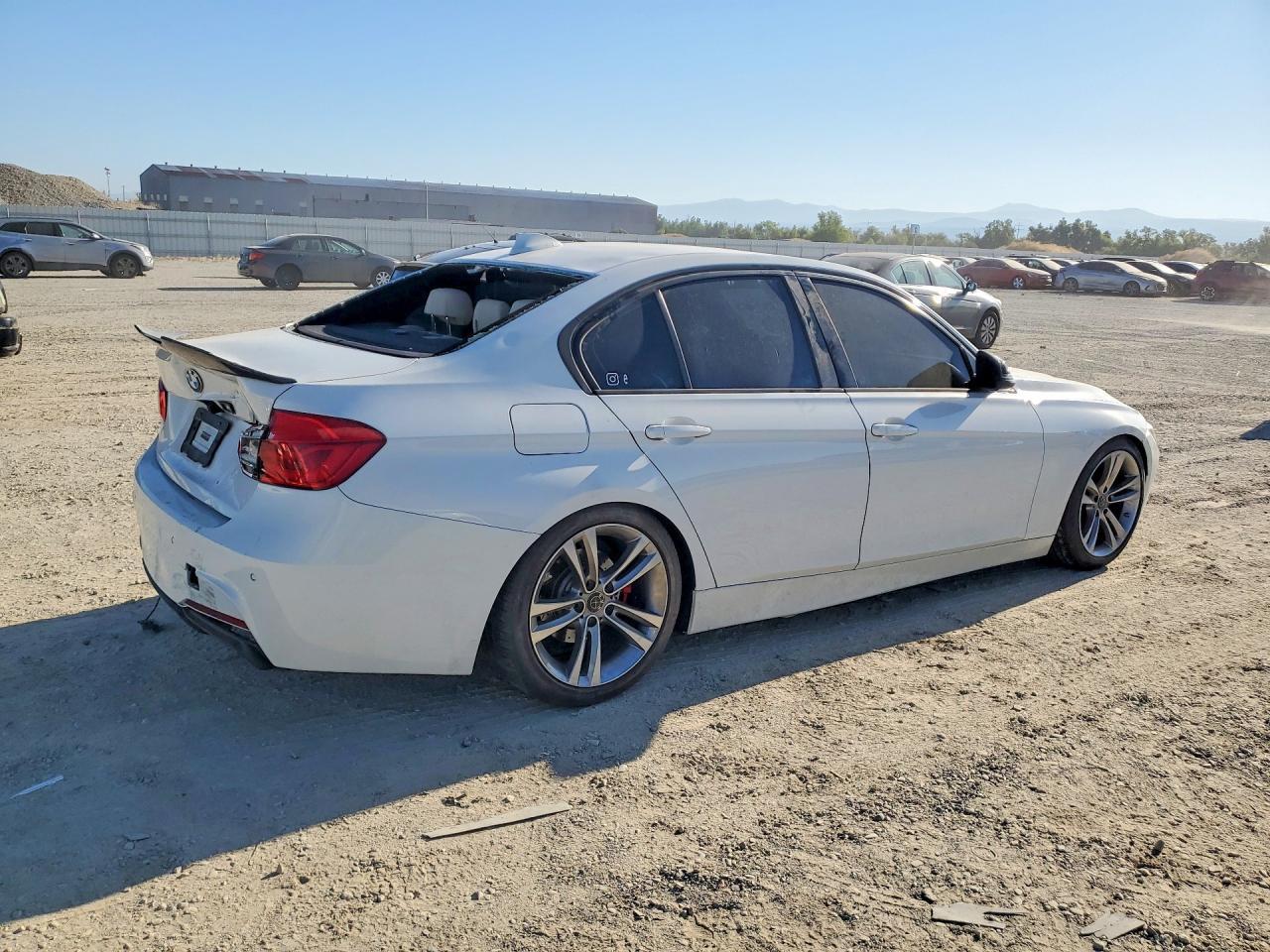2018 BMW 330 I - zdjęcie 3