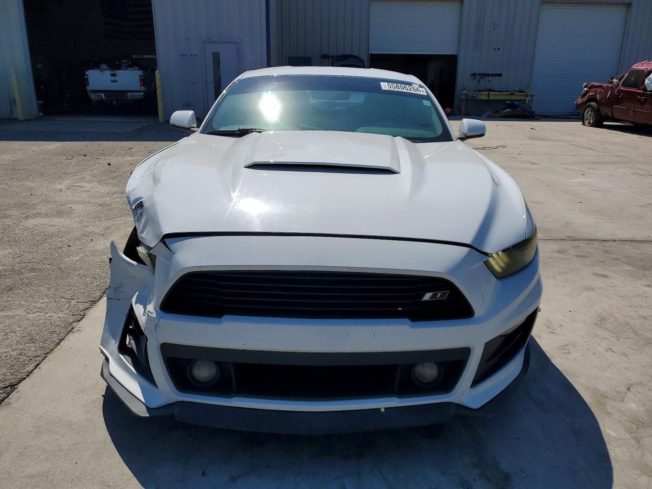 2015 Ford Mustang - zdjęcie 5
