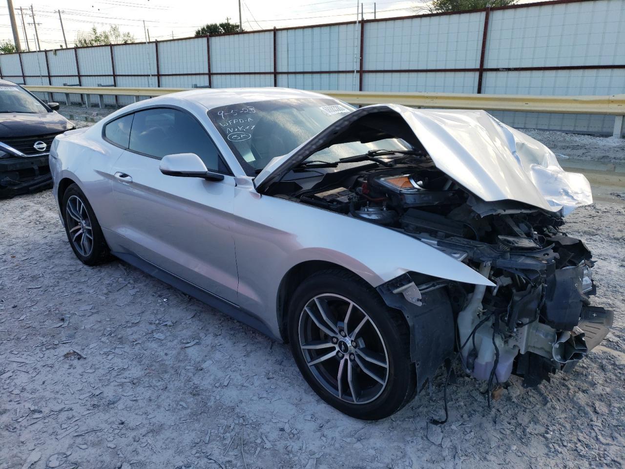 2015 Ford Mustang - zdjęcie 4