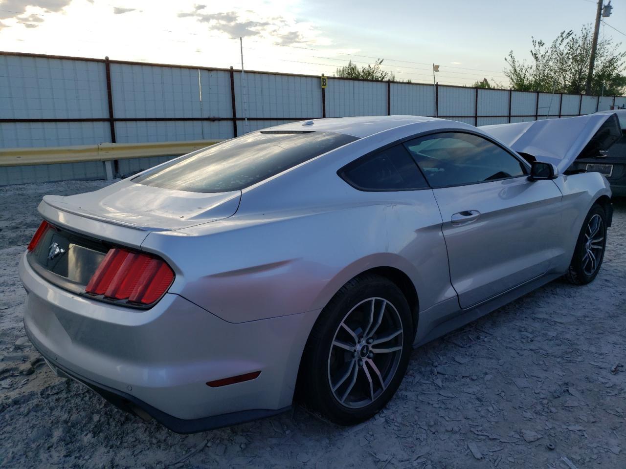 2015 Ford Mustang - zdjęcie 3