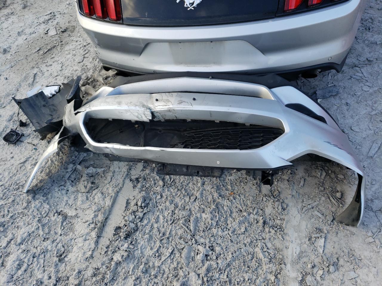 2015 Ford Mustang - zdjęcie 12