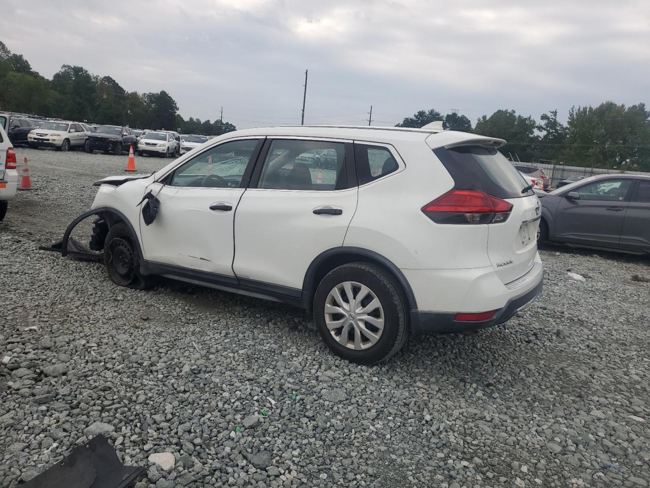 2017 Nissan Rogue - zdjęcie 2