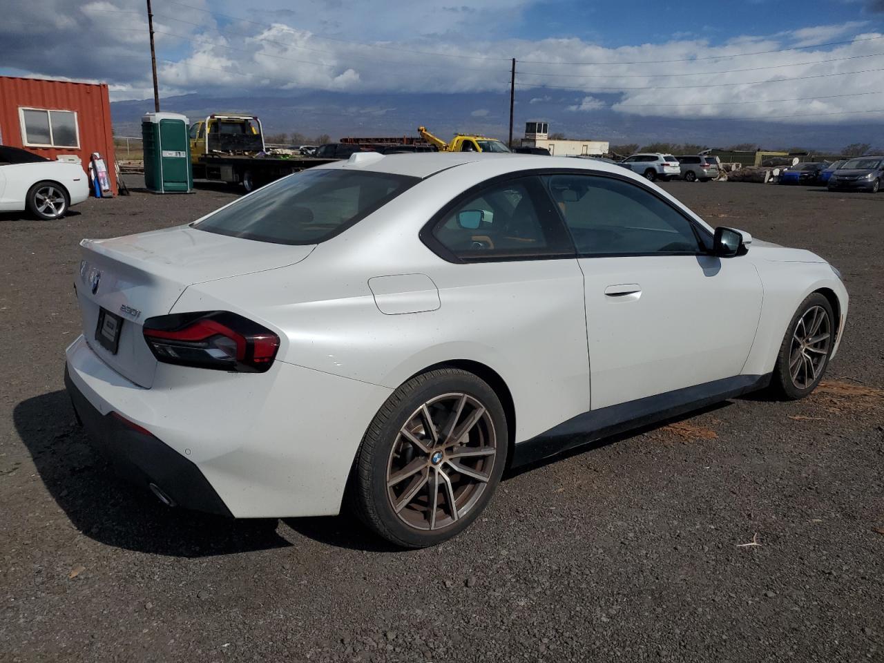 2023 BMW 230I - zdjęcie 3