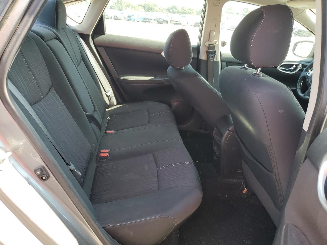 2018 Nissan Sentra S - zdjęcie 10