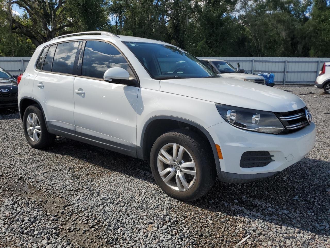 2015 Volkswagen Tiguan S - zdjęcie 4