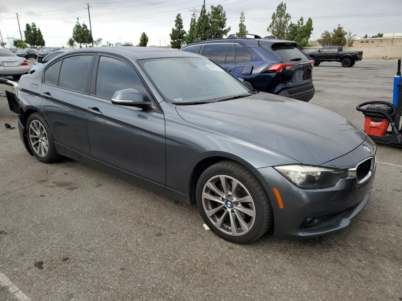 2017 BMW Seria 3 - zdjęcie 4