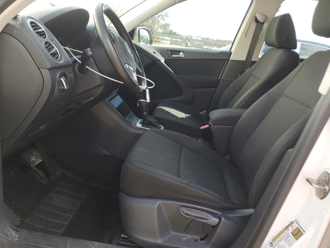 2015 Volkswagen Tiguan S - zdjęcie 7