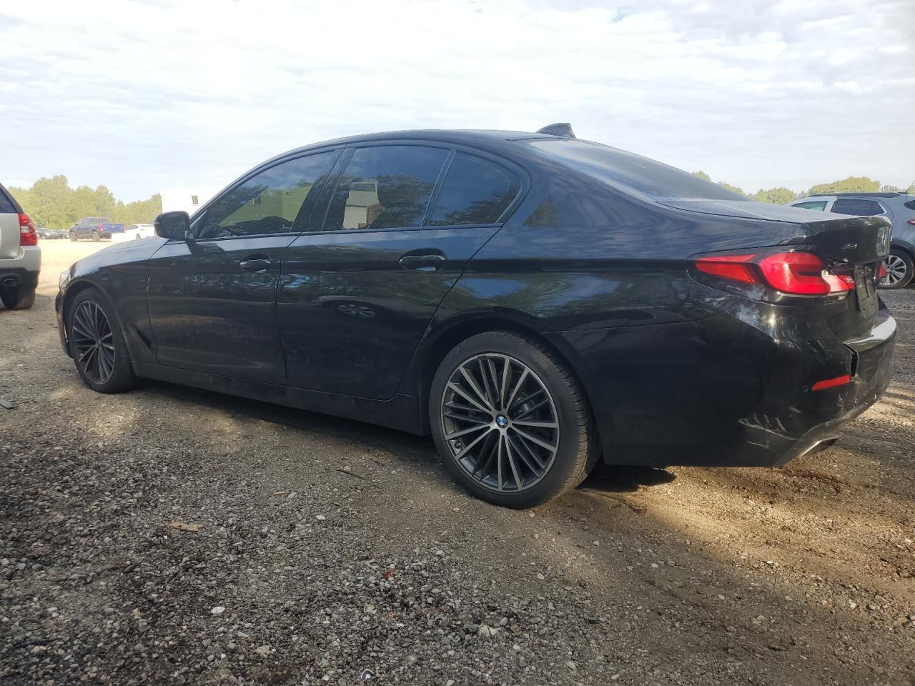 2021 BMW Seria 5 - zdjęcie 2